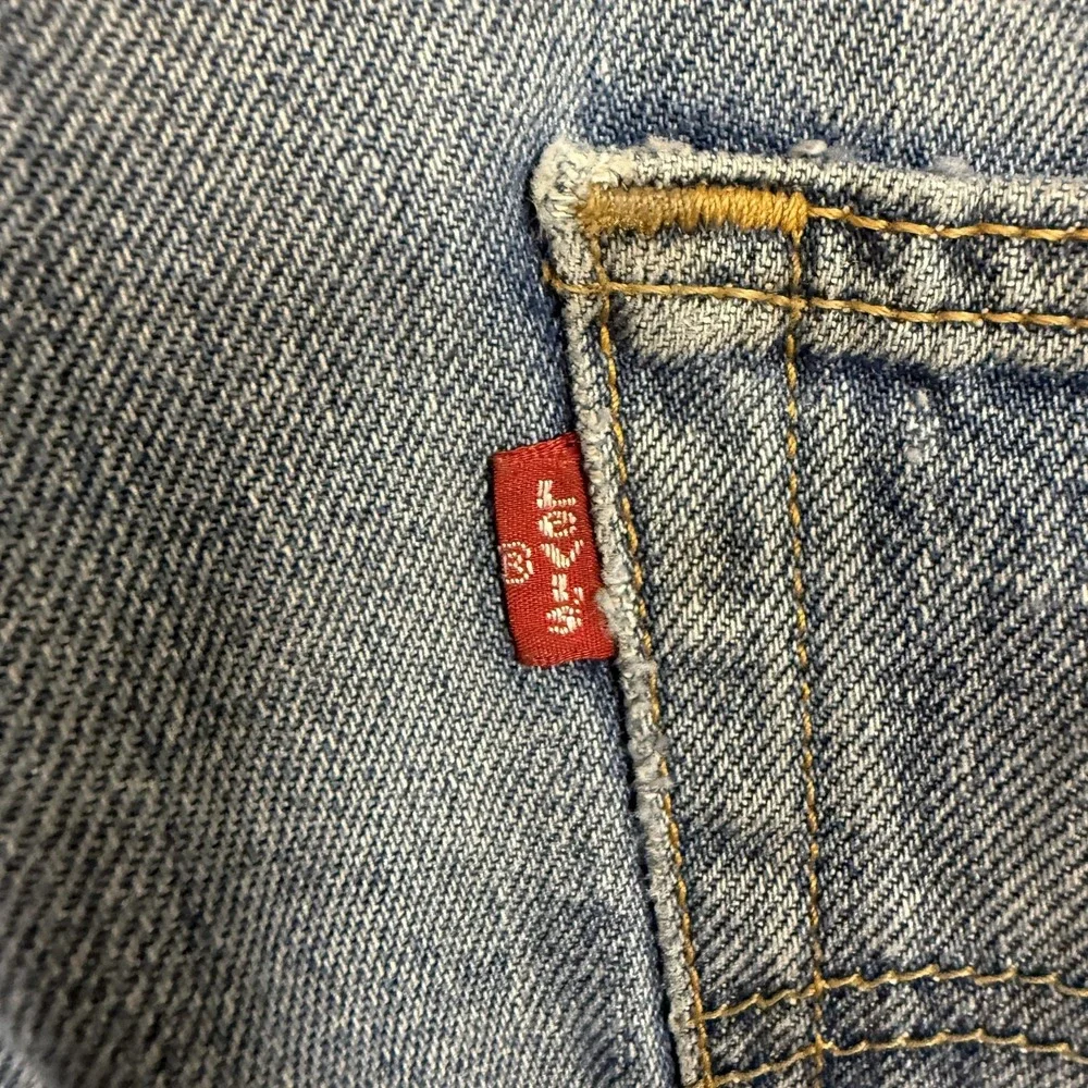 Levis 501 Jeans Mens 35x30 Blue Medium Wash‎ Straight Leg Button Fly Distressed